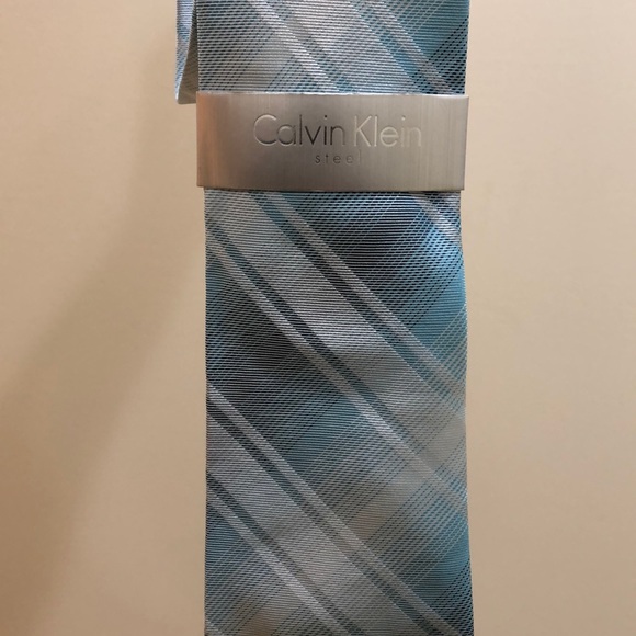 NWT CALVIN KLEIN MEN’s TIE - Picture 4 of 4